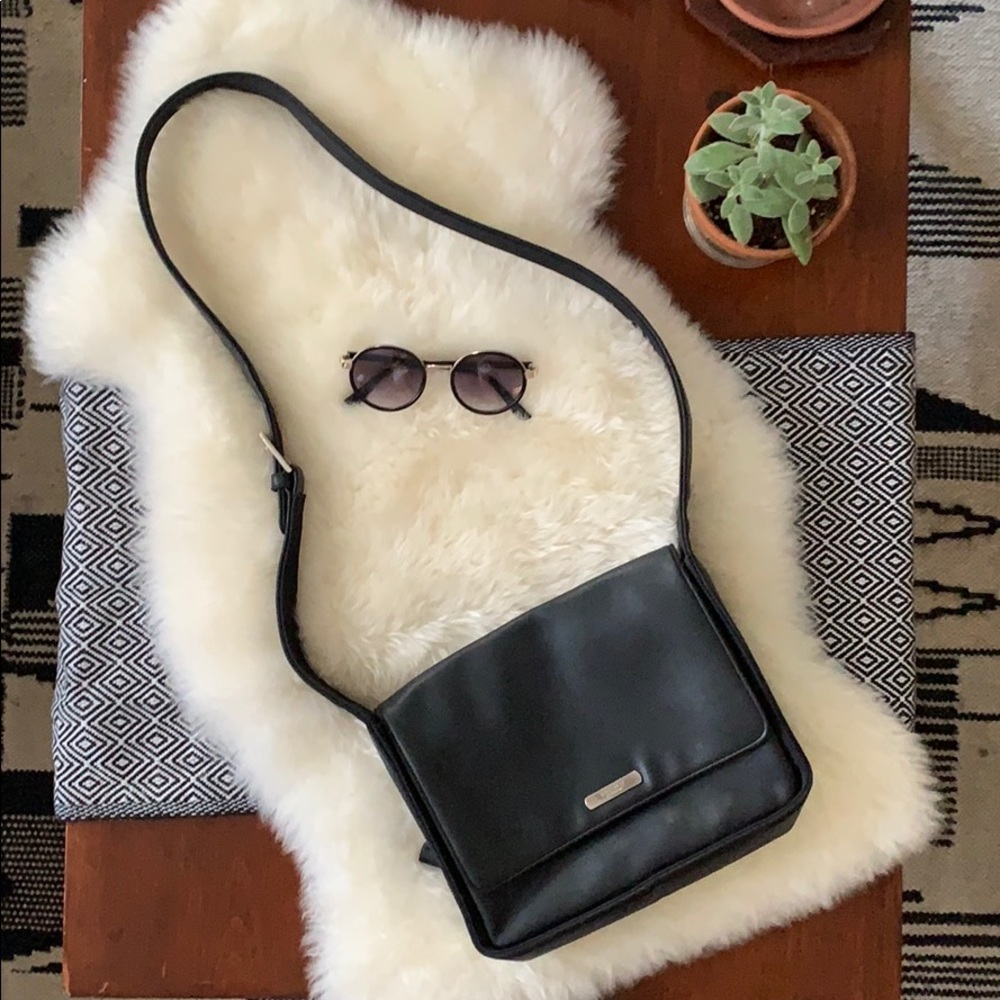 〰️ SOLD Vintage 90’s Leather Crossbody